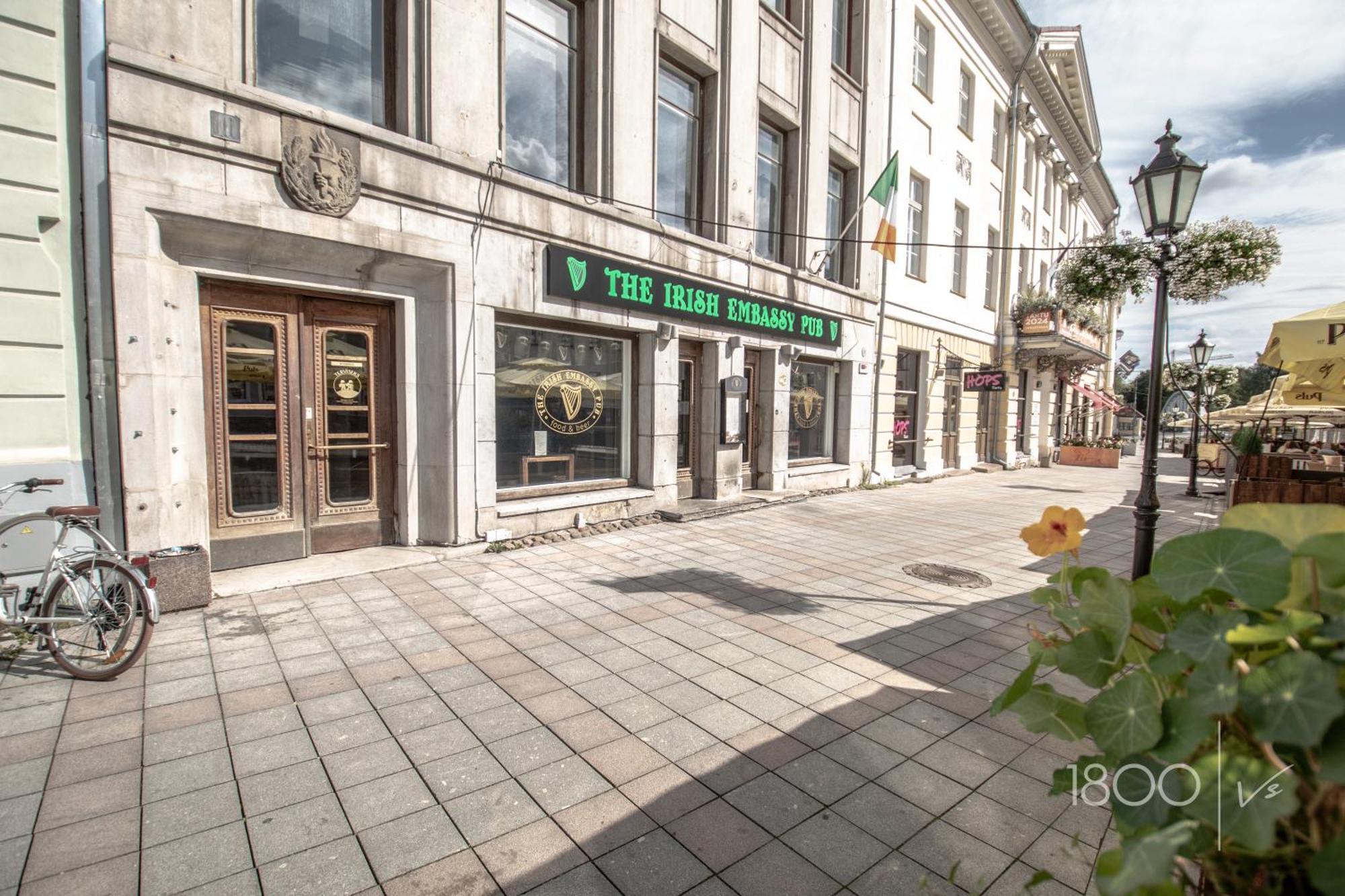 1800 By Vince Stay - Private Rooms In Town Hall Square Тарту Екстериор снимка