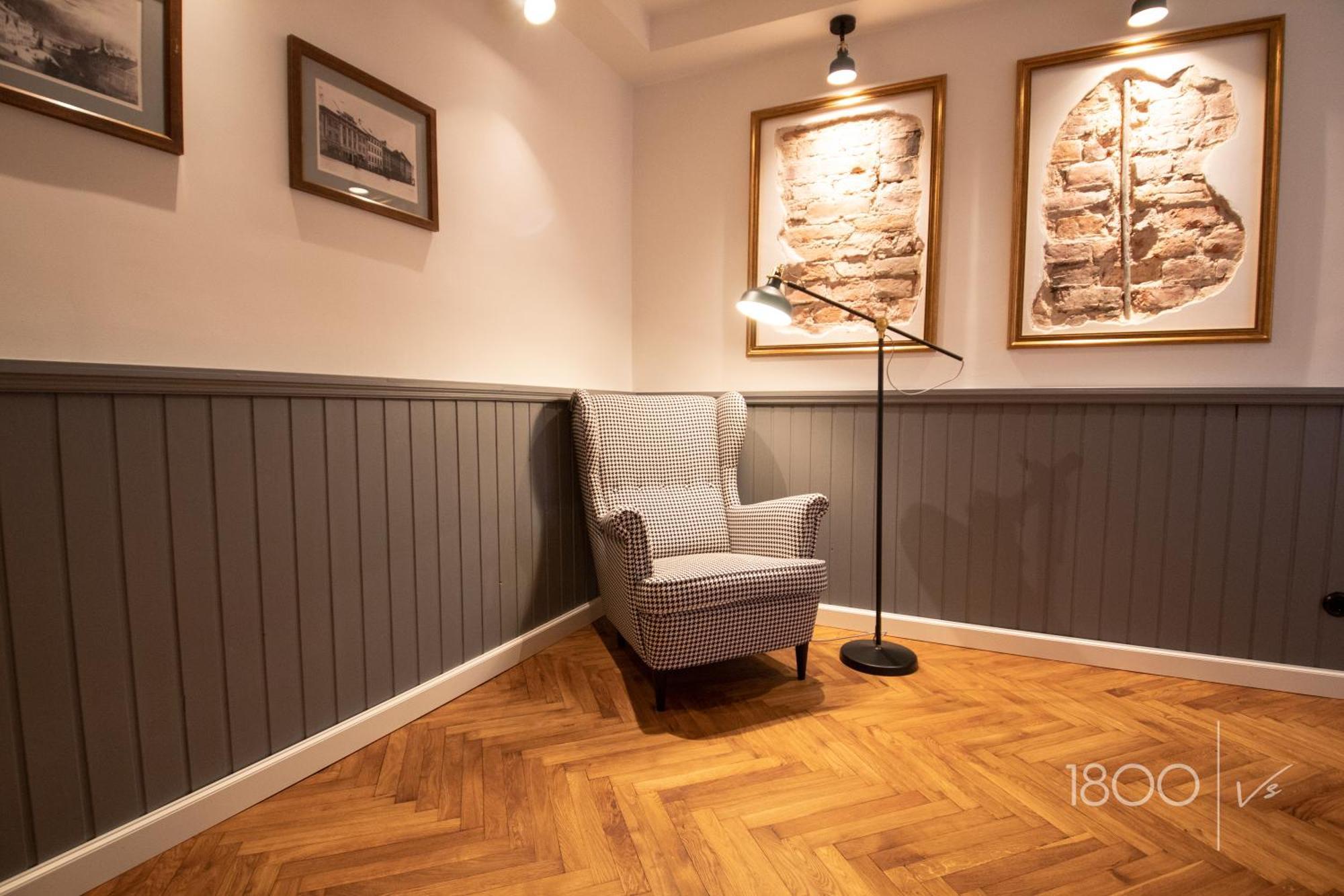 1800 By Vince Stay - Private Rooms In Town Hall Square Тарту Екстериор снимка